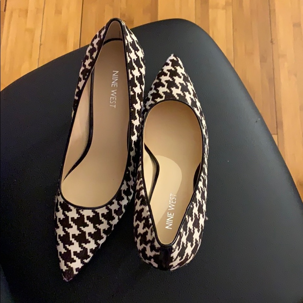 Shoes - Picture 4 of 4